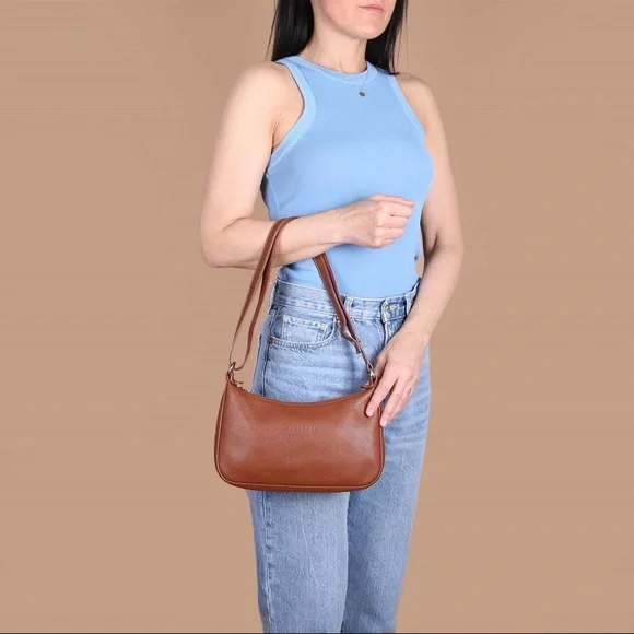 Longchamp Tan Shoulder Bag with Elegant Design - Picture 2 of 9